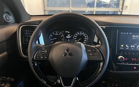 Mitsubishi Outlander III рестайлинг 3, 2022 год, 3 135 000 рублей, 10 фотография