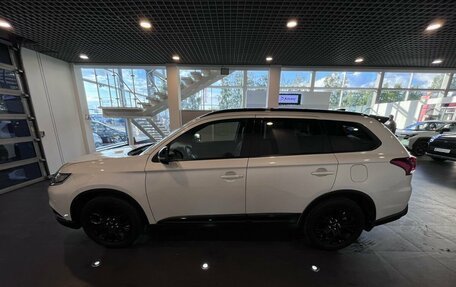 Mitsubishi Outlander III рестайлинг 3, 2022 год, 3 135 000 рублей, 6 фотография