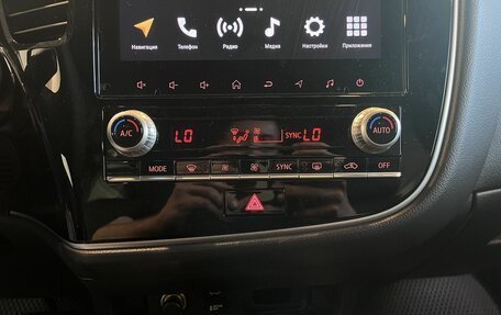 Mitsubishi Outlander III рестайлинг 3, 2022 год, 3 135 000 рублей, 15 фотография