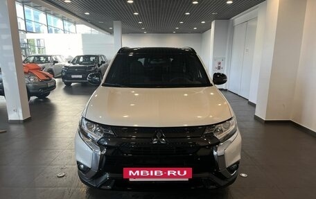 Mitsubishi Outlander III рестайлинг 3, 2022 год, 3 135 000 рублей, 8 фотография