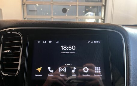Mitsubishi Outlander III рестайлинг 3, 2022 год, 3 135 000 рублей, 14 фотография