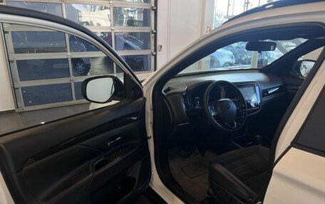 Mitsubishi Outlander III рестайлинг 3, 2022 год, 3 135 000 рублей, 20 фотография