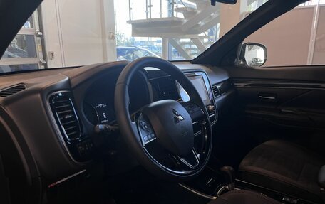 Mitsubishi Outlander III рестайлинг 3, 2022 год, 3 135 000 рублей, 22 фотография
