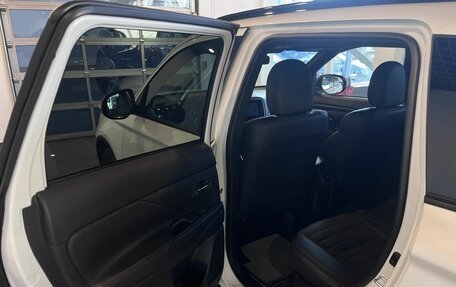 Mitsubishi Outlander III рестайлинг 3, 2022 год, 3 135 000 рублей, 23 фотография