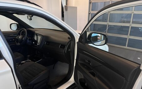 Mitsubishi Outlander III рестайлинг 3, 2022 год, 3 135 000 рублей, 26 фотография