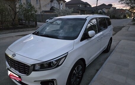 KIA Carnival III, 2019 год, 2 800 000 рублей, 3 фотография