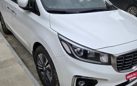 KIA Carnival III, 2019 год, 2 800 000 рублей, 2 фотография