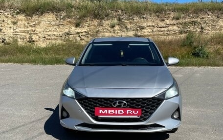 Hyundai Solaris II рестайлинг, 2020 год, 985 000 рублей, 2 фотография