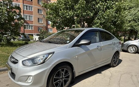 Hyundai Solaris II рестайлинг, 2013 год, 780 000 рублей, 1 фотография