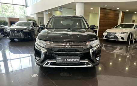 Mitsubishi Outlander III рестайлинг 3, 2021 год, 2 690 000 рублей, 6 фотография