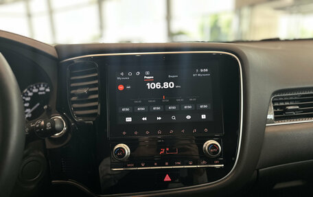 Mitsubishi Outlander III рестайлинг 3, 2021 год, 2 690 000 рублей, 19 фотография