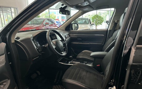 Mitsubishi Outlander III рестайлинг 3, 2021 год, 2 690 000 рублей, 20 фотография