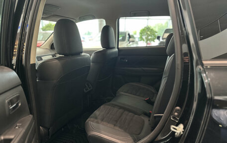 Mitsubishi Outlander III рестайлинг 3, 2021 год, 2 690 000 рублей, 16 фотография