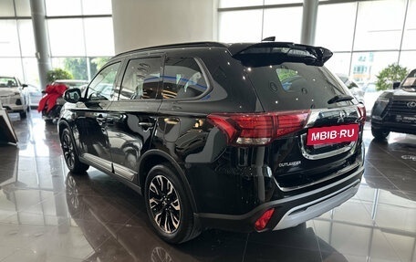 Mitsubishi Outlander III рестайлинг 3, 2021 год, 2 690 000 рублей, 11 фотография