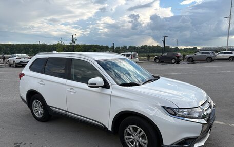 Mitsubishi Outlander III рестайлинг 3, 2017 год, 2 150 000 рублей, 3 фотография