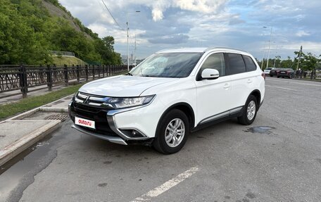 Mitsubishi Outlander III рестайлинг 3, 2017 год, 2 150 000 рублей, 6 фотография