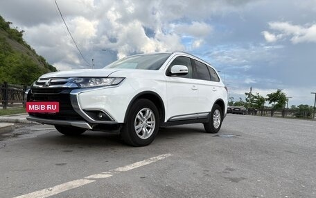 Mitsubishi Outlander III рестайлинг 3, 2017 год, 2 150 000 рублей, 7 фотография