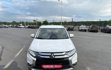 Mitsubishi Outlander III рестайлинг 3, 2017 год, 2 150 000 рублей, 5 фотография