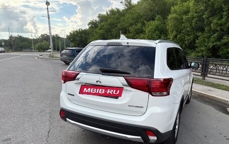 Mitsubishi Outlander III рестайлинг 3, 2017 год, 2 150 000 рублей, 10 фотография