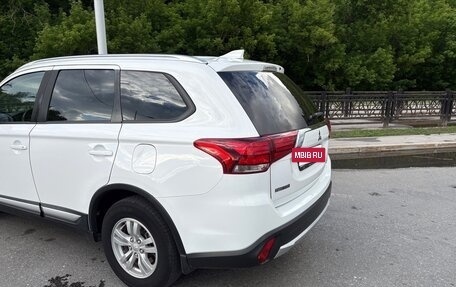 Mitsubishi Outlander III рестайлинг 3, 2017 год, 2 150 000 рублей, 9 фотография