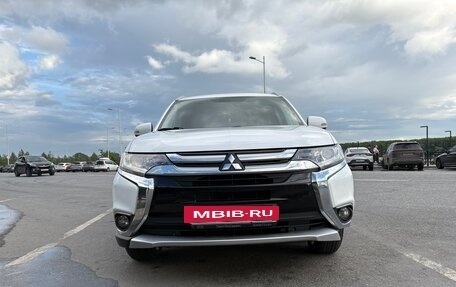 Mitsubishi Outlander III рестайлинг 3, 2017 год, 2 150 000 рублей, 4 фотография