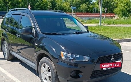 Mitsubishi Outlander III рестайлинг 3, 2011 год, 1 050 000 рублей, 4 фотография