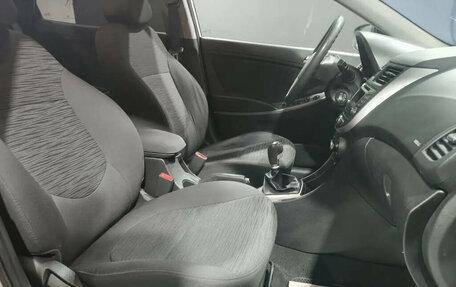 Hyundai Solaris II рестайлинг, 2015 год, 980 000 рублей, 16 фотография