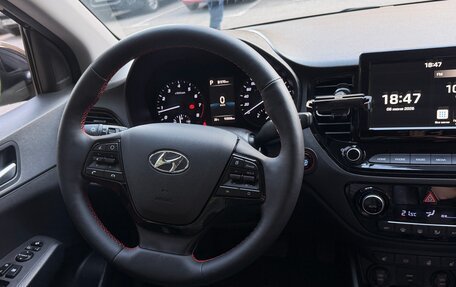 Hyundai Solaris II рестайлинг, 2021 год, 1 900 000 рублей, 8 фотография