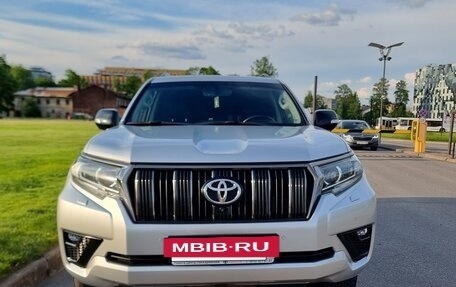 Toyota Land Cruiser Prado 150 рестайлинг 2, 2021 год, 8 500 000 рублей, 7 фотография