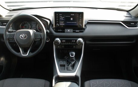 Toyota RAV4, 2021 год, 3 150 000 рублей, 8 фотография