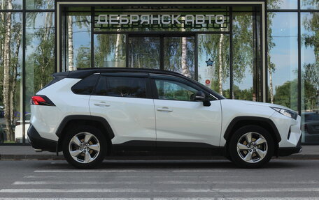Toyota RAV4, 2021 год, 3 150 000 рублей, 4 фотография