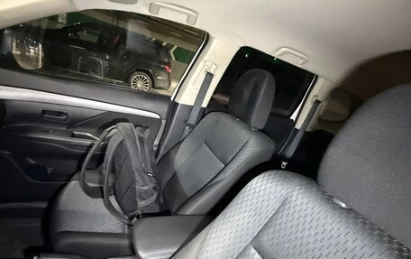 Mitsubishi Outlander III рестайлинг 3, 2015 год, 1 450 000 рублей, 8 фотография