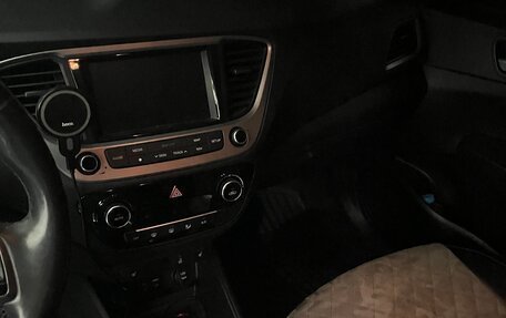 Hyundai Solaris II рестайлинг, 2018 год, 1 450 000 рублей, 4 фотография