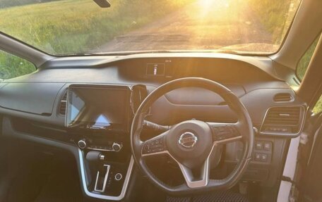Nissan Serena IV, 2018 год, 1 750 000 рублей, 9 фотография