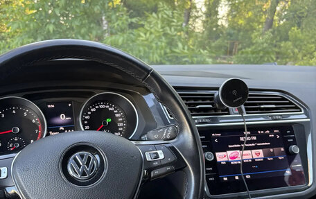 Volkswagen Tiguan II, 2020 год, 2 400 000 рублей, 3 фотография