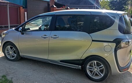 Toyota Sienta II, 2018 год, 1 420 000 рублей, 2 фотография