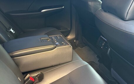Toyota Camry, 2017 год, 2 400 000 рублей, 11 фотография