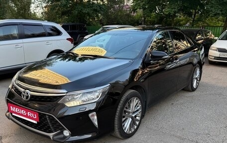 Toyota Camry, 2017 год, 2 400 000 рублей, 3 фотография