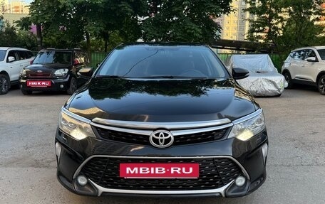 Toyota Camry, 2017 год, 2 400 000 рублей, 2 фотография