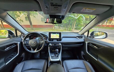 Toyota RAV4, 2019 год, 4 500 000 рублей, 13 фотография
