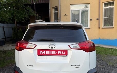 Toyota RAV4, 2015 год, 1 800 000 рублей, 2 фотография