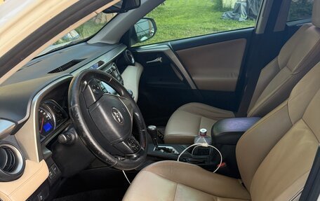 Toyota RAV4, 2015 год, 1 800 000 рублей, 6 фотография