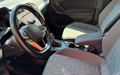 Volkswagen Tiguan II, 2021 год, 2 700 000 рублей, 1 фотография