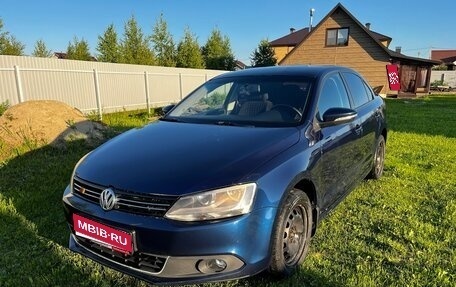 Volkswagen Jetta VI, 2011 год, 750 000 рублей, 1 фотография