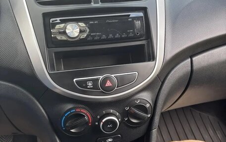 Hyundai Solaris II рестайлинг, 2012 год, 887 000 рублей, 19 фотография