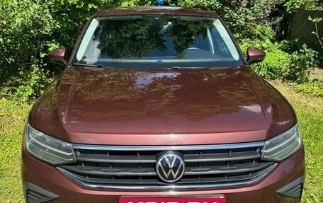 Volkswagen Tiguan II, 2021 год, 2 700 000 рублей, 4 фотография