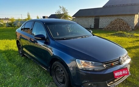 Volkswagen Jetta VI, 2011 год, 750 000 рублей, 2 фотография