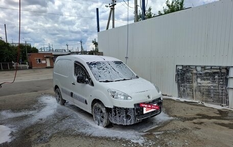 Peugeot Partner II рестайлинг 2, 2013 год, 699 000 рублей, 3 фотография