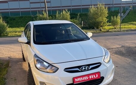 Hyundai Solaris II рестайлинг, 2013 год, 720 000 рублей, 1 фотография