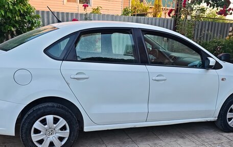 Volkswagen Polo VI (EU Market), 2015 год, 711 000 рублей, 2 фотография